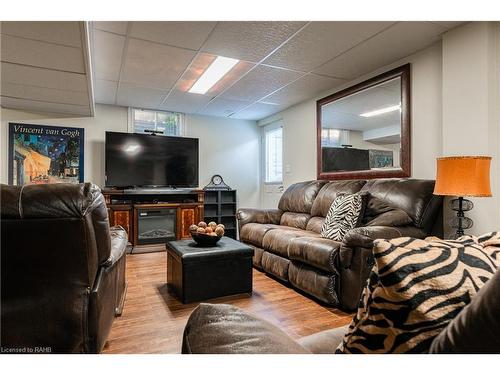 7624 Bernadette Crescent, Niagara Falls, ON - Indoor Photo Showing Living Room