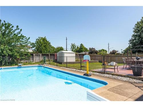 7624 Bernadette Crescent, Niagara Falls, ON - Outdoor With In Ground Pool With Backyard