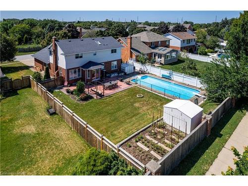 7624 Bernadette Crescent, Niagara Falls, ON - Outdoor With In Ground Pool