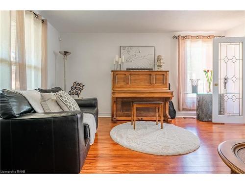 7624 Bernadette Crescent, Niagara Falls, ON - Indoor Photo Showing Living Room