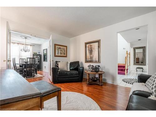 7624 Bernadette Crescent, Niagara Falls, ON - Indoor Photo Showing Living Room