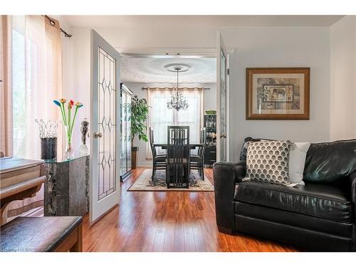 7624 Bernadette Crescent, Niagara Falls, ON - Indoor Photo Showing Living Room