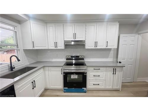 89 Newlands Avenue, Hamilton, ON - Indoor Photo Showing Kitchen