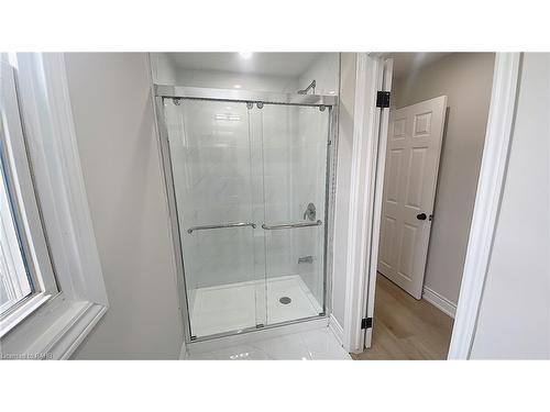 89 Newlands Avenue, Hamilton, ON - Indoor Photo Showing Bathroom