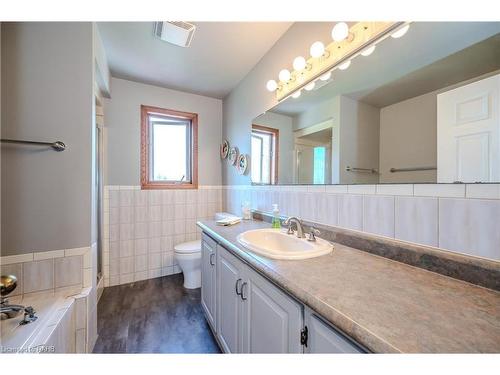 1930 West River Road, Cambridge, ON - Indoor Photo Showing Bathroom