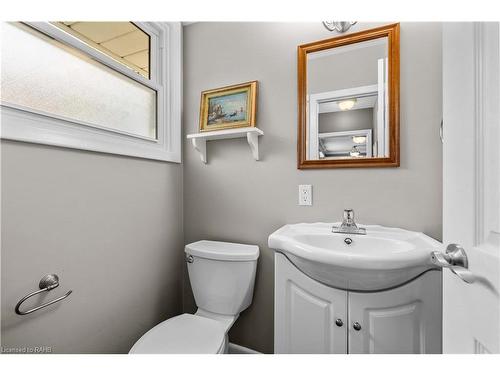 1465 Jefferson Road, Burlington, ON - Indoor Photo Showing Bathroom