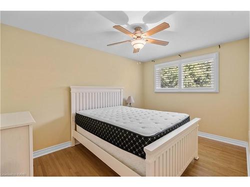 1465 Jefferson Road, Burlington, ON - Indoor Photo Showing Bedroom