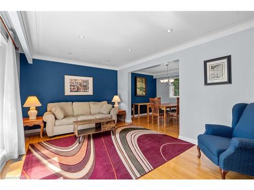 1465 Jefferson Road, Burlington, ON - Indoor Photo Showing Living Room