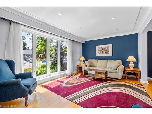 1465 Jefferson Road, Burlington, ON - Indoor Photo Showing Living Room