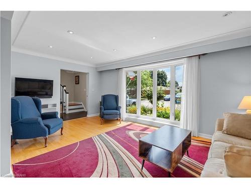 1465 Jefferson Road, Burlington, ON - Indoor Photo Showing Living Room