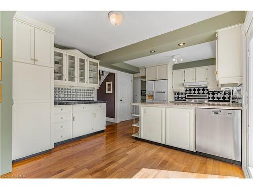 38 Oceanic Drive, Stoney Creek, ON - Indoor Photo Showing Kitchen