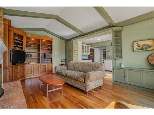 38 Oceanic Drive, Stoney Creek, ON - Indoor Photo Showing Living Room