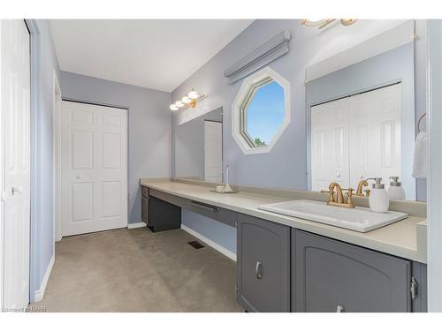 38 Oceanic Drive, Stoney Creek, ON - Indoor Photo Showing Bathroom