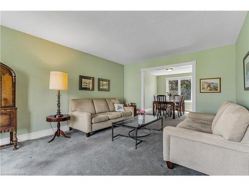 38 Oceanic Drive, Stoney Creek, ON - Indoor Photo Showing Living Room