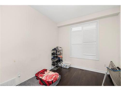 90 Spitfire Drive, Mount Hope, ON - Indoor Photo Showing Other Room