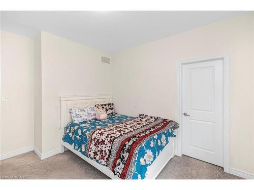 90 Spitfire Drive, Mount Hope, ON - Indoor Photo Showing Bedroom