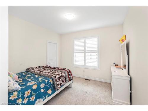 90 Spitfire Drive, Mount Hope, ON - Indoor Photo Showing Bedroom