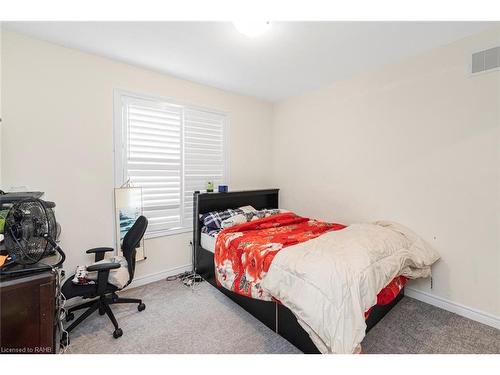 90 Spitfire Drive, Mount Hope, ON - Indoor Photo Showing Bedroom