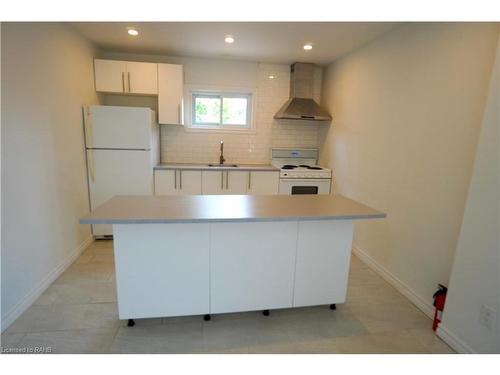 2-51 Wentworth Street S, Hamilton, ON - Indoor Photo Showing Kitchen