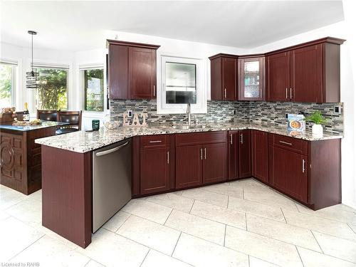 592 Rendezvous Court, Windsor, ON - Indoor Photo Showing Kitchen With Double Sink