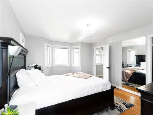 592 Rendezvous Court, Windsor, ON - Indoor Photo Showing Bedroom