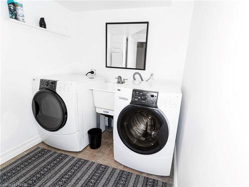 592 Rendezvous Court, Windsor, ON - Indoor Photo Showing Laundry Room