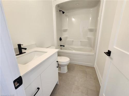 160 Craddock Street, Jarvis, ON - Indoor Photo Showing Bathroom