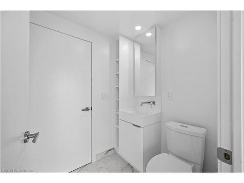 1503-370 Martha Street, Burlington, ON - Indoor Photo Showing Bathroom