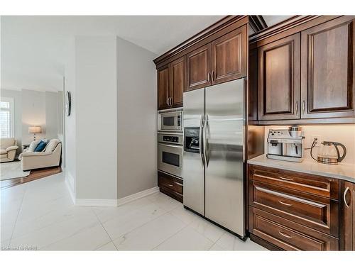 60 Springbreeze Heights, Hamilton, ON - Indoor Photo Showing Kitchen With Stainless Steel Kitchen