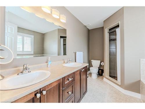 60 Springbreeze Heights, Hamilton, ON - Indoor Photo Showing Bathroom