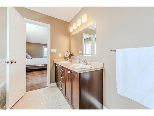 60 Springbreeze Heights, Hamilton, ON - Indoor Photo Showing Bathroom