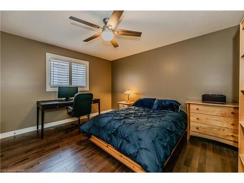 60 Springbreeze Heights, Hamilton, ON - Indoor Photo Showing Bedroom