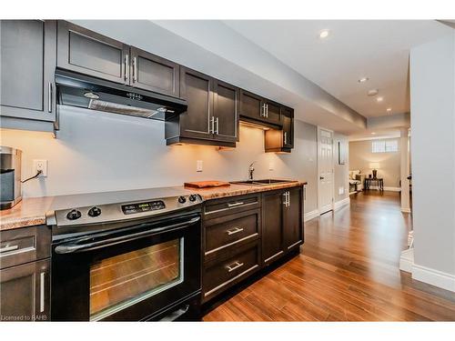 60 Springbreeze Heights, Hamilton, ON - Indoor Photo Showing Kitchen