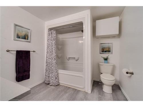 6-6 Trudy Court, Dundas, ON - Indoor Photo Showing Bathroom