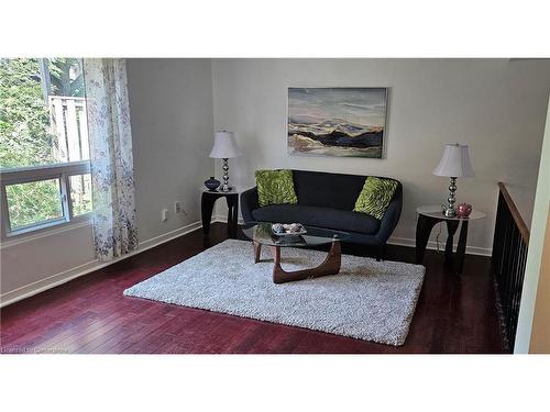 6-6 Trudy Court, Dundas, ON - Indoor Photo Showing Living Room