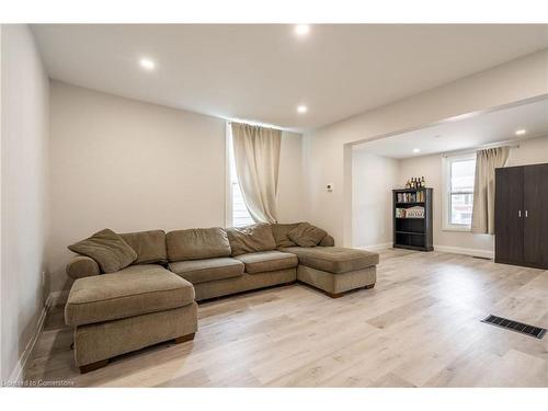 68 Harrison Avenue, Hamilton, ON - Indoor Photo Showing Living Room