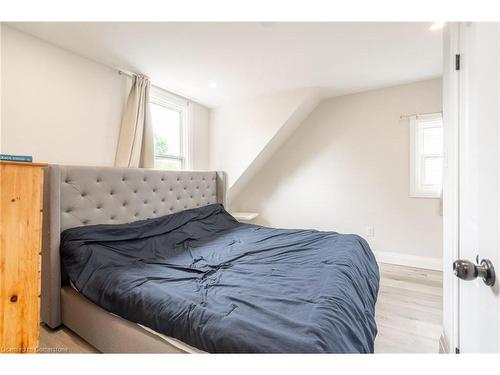 68 Harrison Avenue, Hamilton, ON - Indoor Photo Showing Bedroom