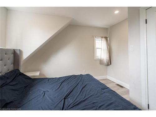 68 Harrison Avenue, Hamilton, ON - Indoor Photo Showing Bedroom