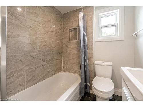 68 Harrison Avenue, Hamilton, ON - Indoor Photo Showing Bathroom