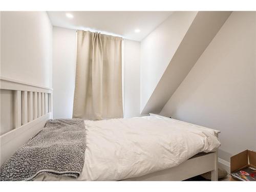 68 Harrison Avenue, Hamilton, ON - Indoor Photo Showing Bedroom