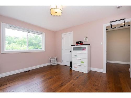 1096 Westbrook Road, Hamilton, ON - Indoor Photo Showing Bedroom