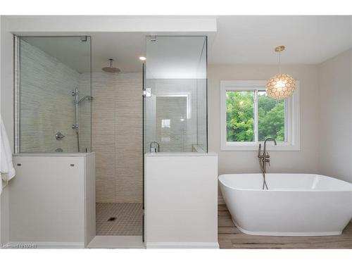 1096 Westbrook Road, Hamilton, ON - Indoor Photo Showing Bathroom