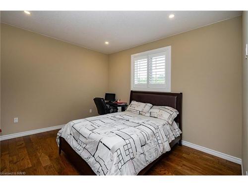 1096 Westbrook Road, Hamilton, ON - Indoor Photo Showing Bedroom