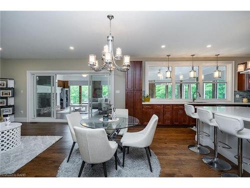 1096 Westbrook Road, Hamilton, ON - Indoor Photo Showing Dining Room