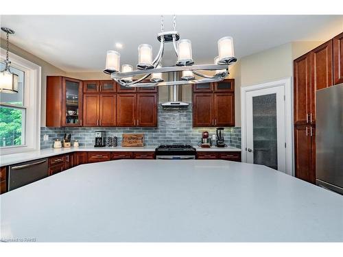 1096 Westbrook Road, Hamilton, ON - Indoor Photo Showing Kitchen