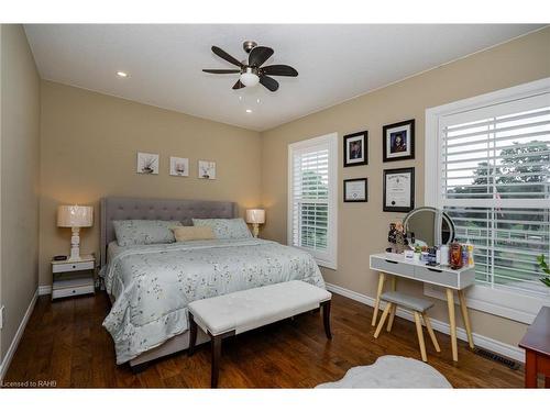 1096 Westbrook Road, Hamilton, ON - Indoor Photo Showing Bedroom