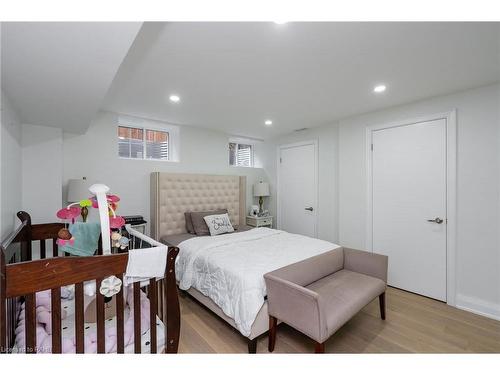 1096 Westbrook Road, Hamilton, ON - Indoor Photo Showing Bedroom