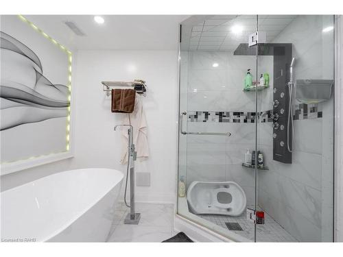 1096 Westbrook Road, Hamilton, ON - Indoor Photo Showing Bathroom