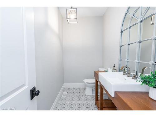 1096 Westbrook Road, Hamilton, ON - Indoor Photo Showing Bathroom