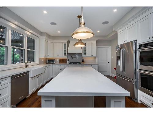 1096 Westbrook Road, Hamilton, ON - Indoor Photo Showing Kitchen